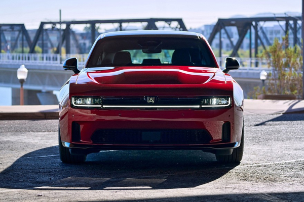 Новый Dodge Charger будет по-настоящему глобальным, но, к сожалению, без V8 Новый Dodge Charger будет по-настоящему глобальным, но, к сожалению, без V8