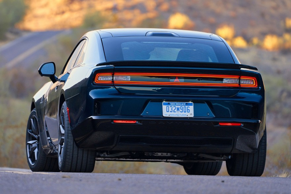 Новый Dodge Charger будет по-настоящему глобальным, но, к сожалению, без V8 Новый Dodge Charger будет по-настоящему глобальным, но, к сожалению, без V8