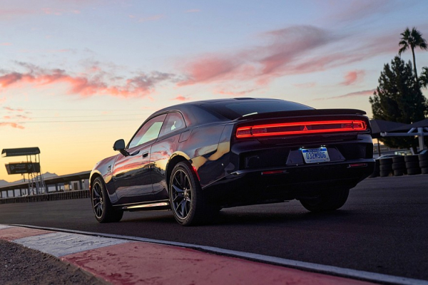 Новый Dodge Charger будет по-настоящему глобальным, но, к сожалению, без V8 Новый Dodge Charger будет по-настоящему глобальным, но, к сожалению, без V8