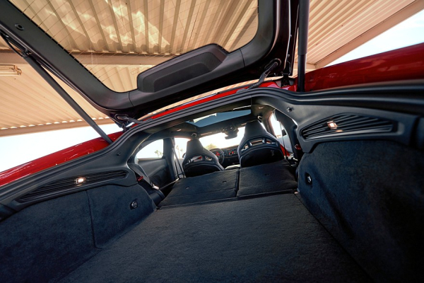 Новый Dodge Charger будет по-настоящему глобальным, но, к сожалению, без V8 Новый Dodge Charger будет по-настоящему глобальным, но, к сожалению, без V8