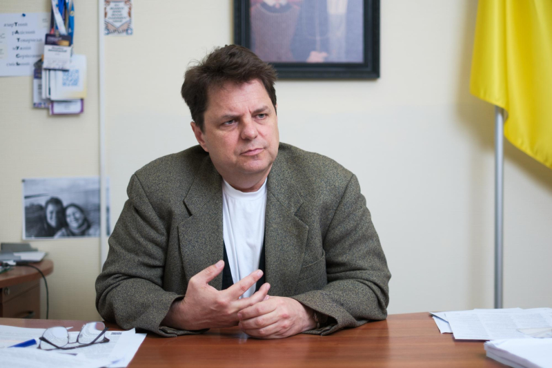 Мамы вывозят 17-летних сыновей за границу, но они пишут НМТ, - Михаил Винницкий, МОН